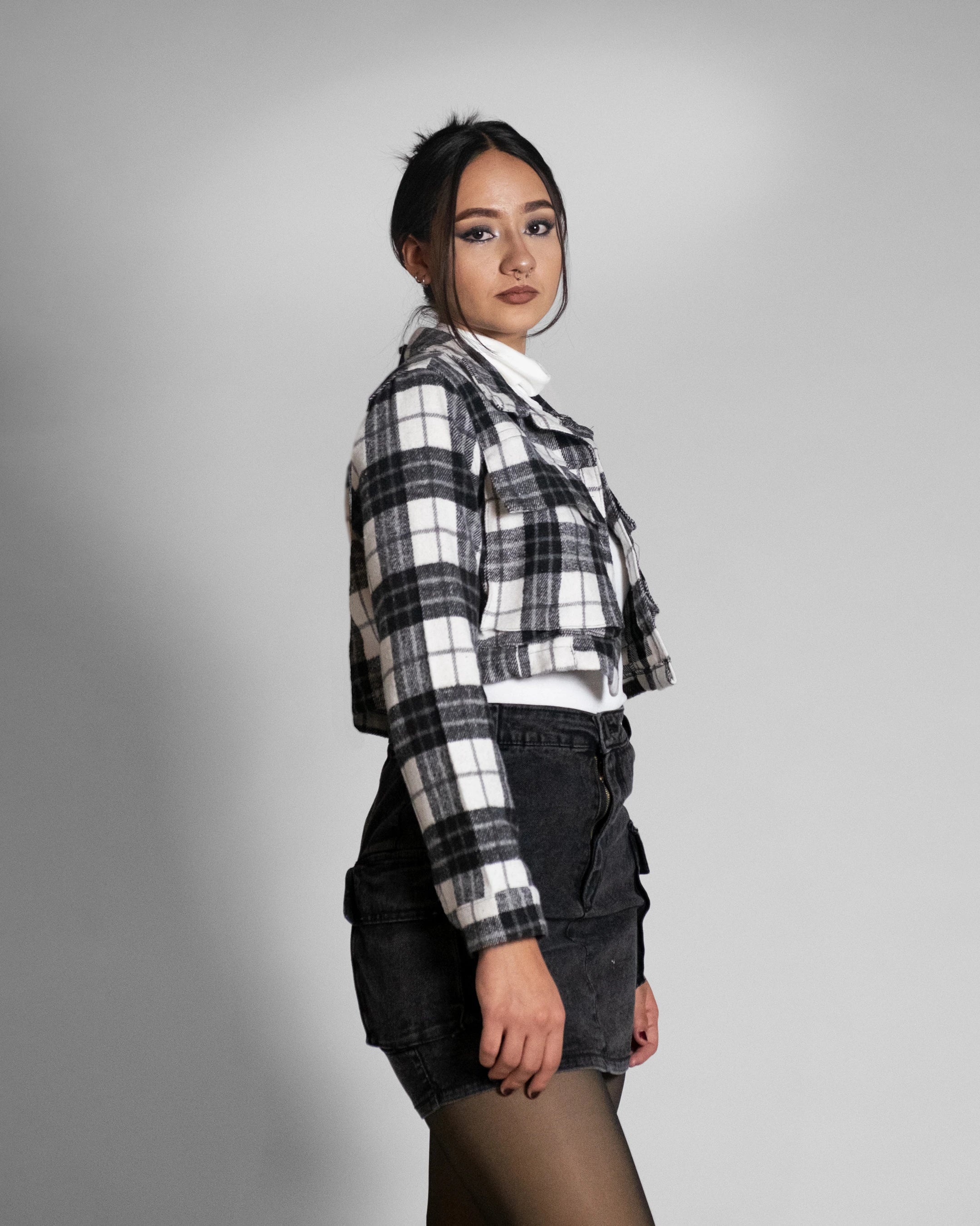 Chamarra crop franela b/n