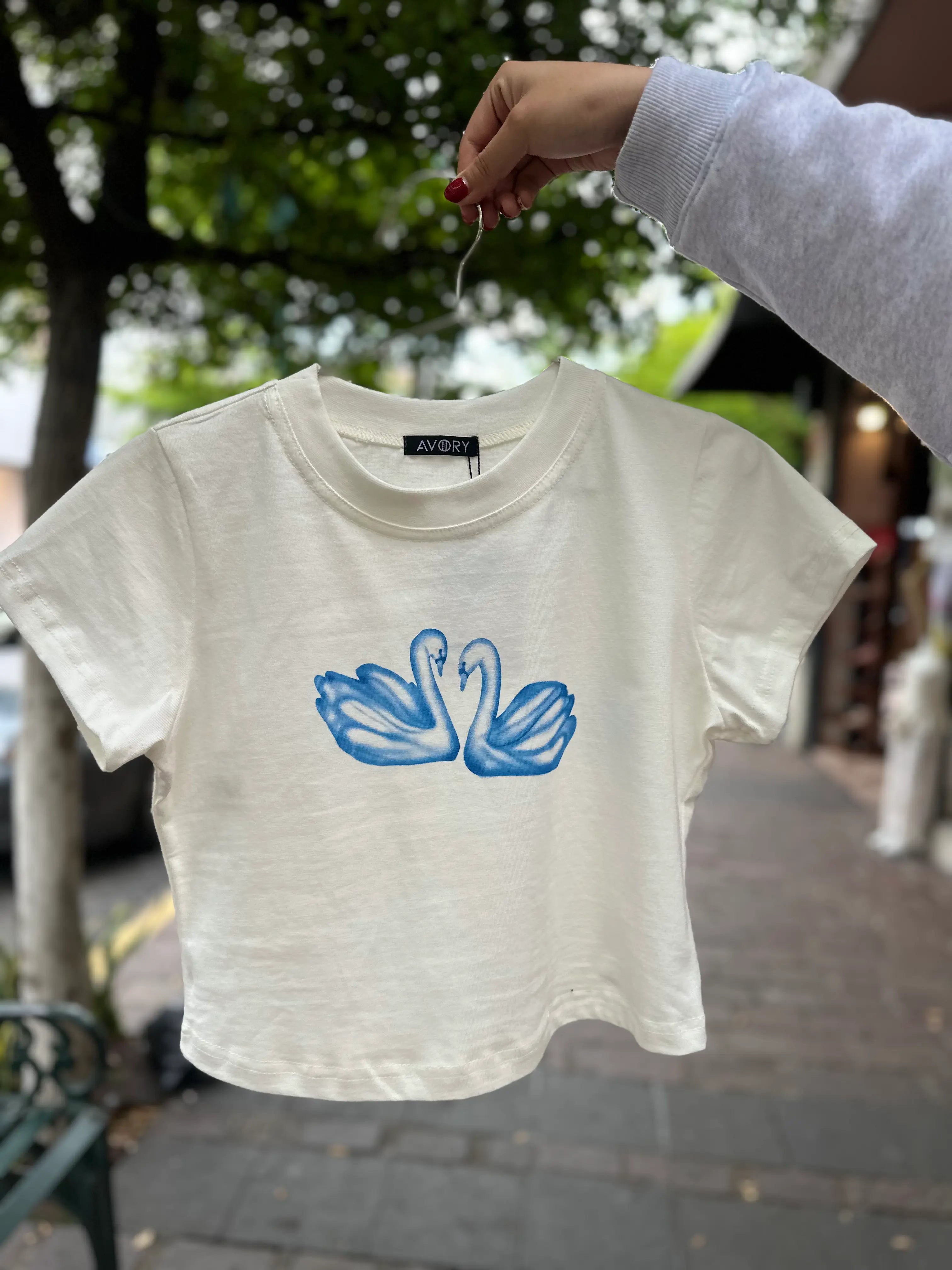 Baby tee cisnes